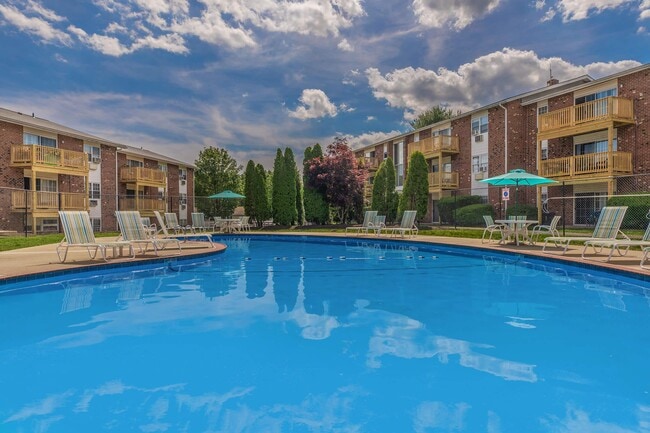 Parkview Apartments in Naugatuck, CT - Building Photo - Building Photo