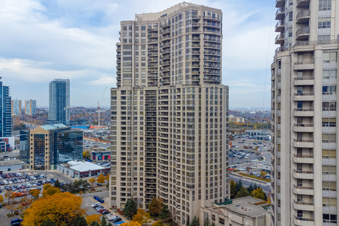 Skymark in Mississauga, ON - Building Photo