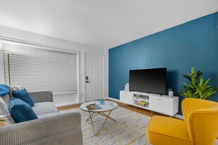 109 E Broadway Rd in Tempe, AZ - Building Photo