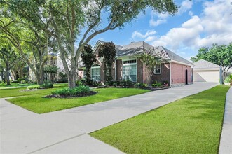 1919 Canyon Crest Dr in Sugar Land, TX - Building Photo - Building Photo