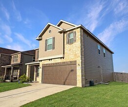 3910 Sunfield Dr in Seguin, TX - Building Photo - Building Photo