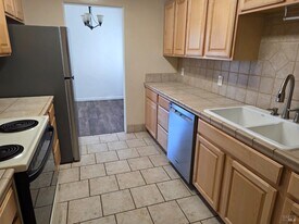 127 Casswall St in Napa, CA - Building Photo