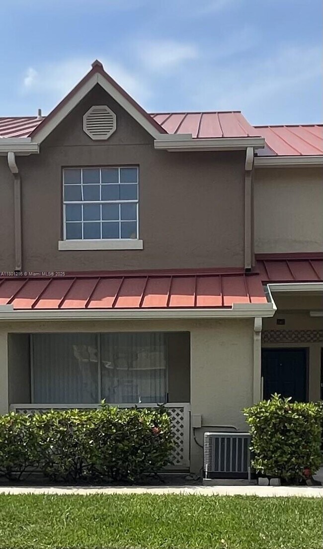 18352 NW 68th Ave in Hialeah, FL - Building Photo - Building Photo