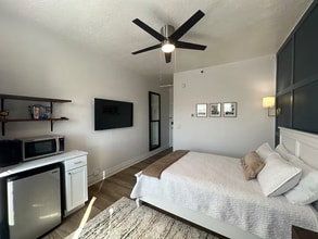 Albert House in Sioux Falls, SD - Foto de edificio - Building Photo