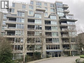 9262 University Crescent in Burnaby, BC - Building Photo
