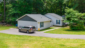 Hearthstone Apartments in Sanford, NC - Foto de edificio - Building Photo