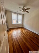 5 Barrows St, Unit 3 in Boston, MA - Foto de edificio - Building Photo