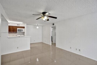 2946 S University Dr in Davie, FL - Building Photo - Building Photo