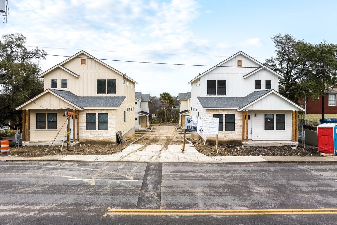 Blanco Village in San Antonio, TX - Building Photo