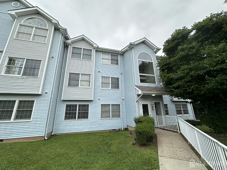 610 Edpas Rd in New Brunswick, NJ - Building Photo