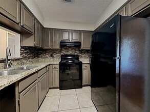 24111 Spring Towne Dr in Spring, TX - Building Photo - Building Photo