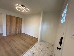 5017 Kenilwood Dr in Houston, TX - Building Photo - Building Photo