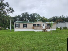 16881 SE 9th St in Silver Springs, FL - Building Photo