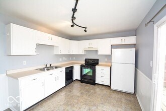 1994 Falcon Ct in Franklin, IN - Building Photo - Building Photo