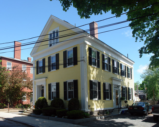 25 Charter St in Newburyport, MA - Building Photo - Building Photo