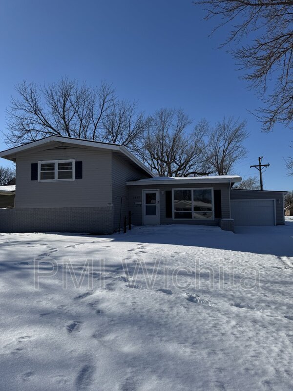 1957 N High in Wichita, KS - Building Photo - Building Photo