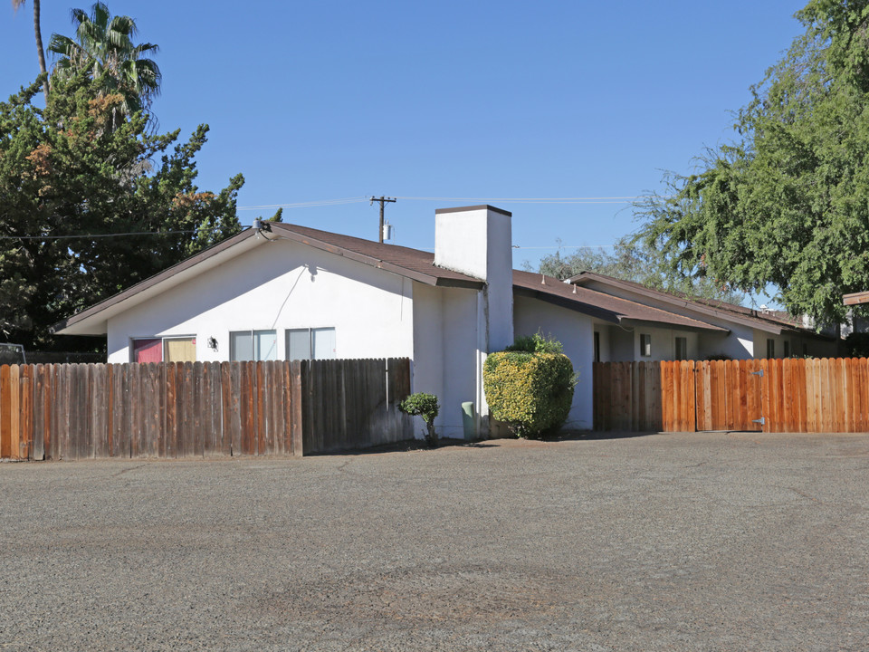 1108 Pierce Dr in Clovis, CA - Building Photo