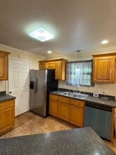 4518 Atchison St in Moss Point, MS - Foto de edificio - Building Photo