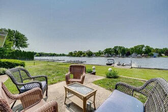 811 N River Rd in McHenry, IL - Building Photo - Building Photo