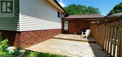 25 Goods Ln in Brantford, ON - Building Photo - Building Photo