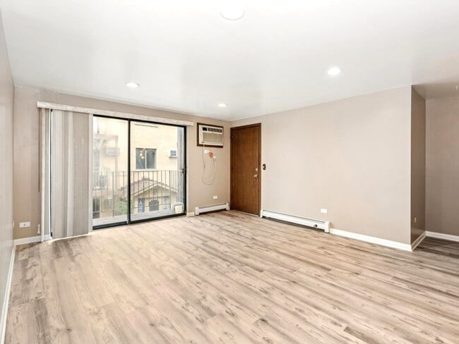 7202 W Wrightwood Ave in Elmwood Park, IL - Building Photo - Building Photo