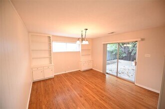 5437 Anita St in Dallas, TX - Building Photo - Building Photo