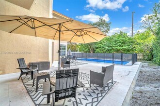 3545 Forest View Cir in Fort Lauderdale, FL - Building Photo - Building Photo