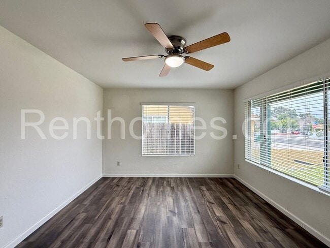 8575 Keystone Ct in San Diego, CA - Foto de edificio - Building Photo
