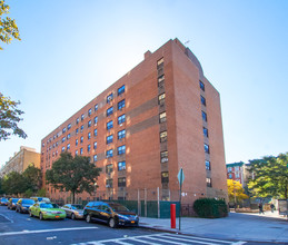 Mother Zion-McMurray Apartments in New York, NY - Foto de edificio - Building Photo