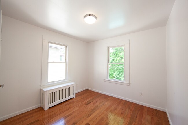 21 Pleasant Way, Unit 2 in Montclair, NJ - Building Photo - Building Photo