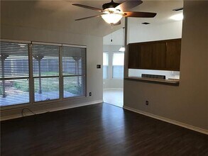 931 Rolling Meadows Dr in Burleson, TX - Building Photo - Building Photo