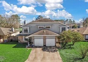 10035 Emerald Creek Dr in Houston, TX - Building Photo