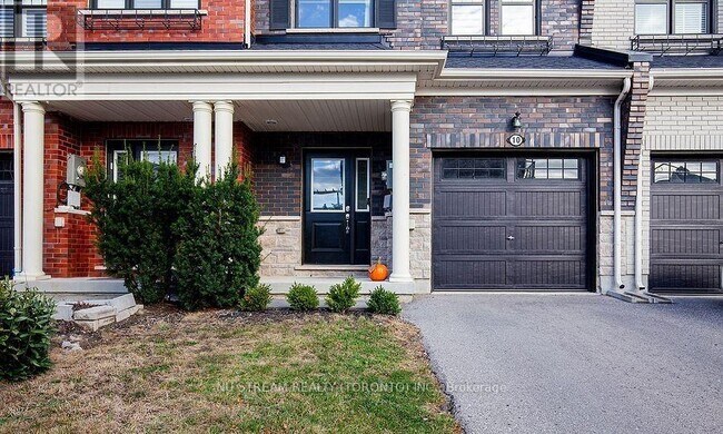 10 Mah Wat Ln in Whitchurch-Stouffville, ON - Building Photo - Building Photo