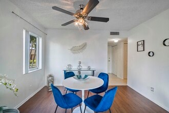 Windsor Forest in Pompano Beach, FL - Foto de edificio - Building Photo