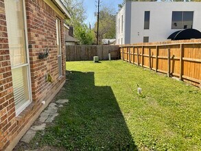10610 Mills Way in Houston, TX - Building Photo - Building Photo