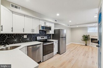 431 S 62nd St in Philadelphia, PA - Building Photo - Building Photo