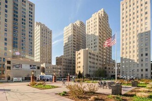 4 Beacon Way in Jersey City, NJ - Building Photo