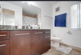 7555 Charmant Dr in San Diego, CA - Building Photo - Building Photo