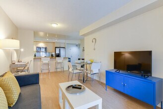 160 Simcoe St, Unit SI ID1034871P in Toronto, ON - Building Photo - Building Photo