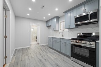 144 W 30th St in Bayonne, NJ - Foto de edificio - Building Photo