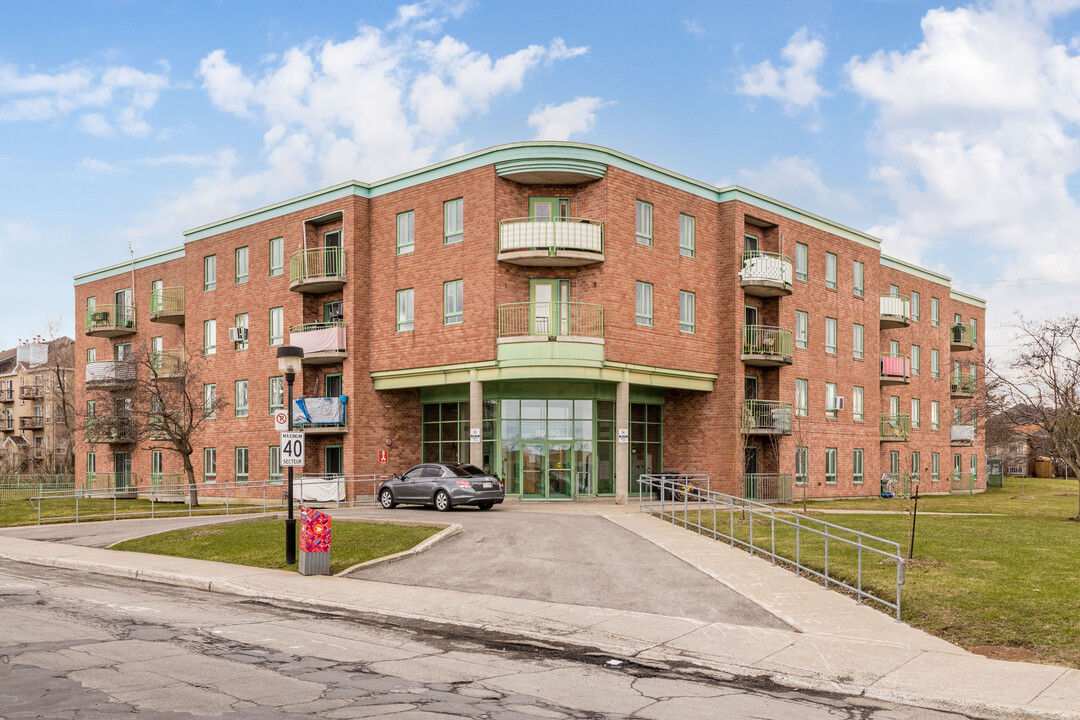 8950 Perras Boul in Montréal, QC - Building Photo