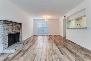 5881 Preston View Blvd in Dallas, TX - Building Photo