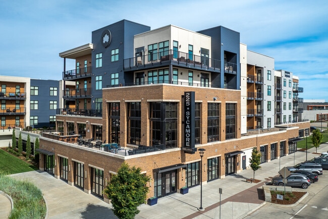 225 Sycamore in Wichita, KS - Foto de edificio - Building Photo