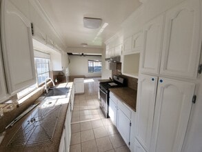 932 Carob Way in Montebello, CA - Building Photo - Building Photo