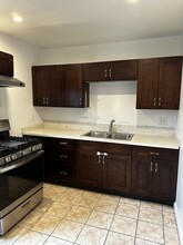13202 S Penrose Ave in Compton, CA - Foto de edificio - Building Photo
