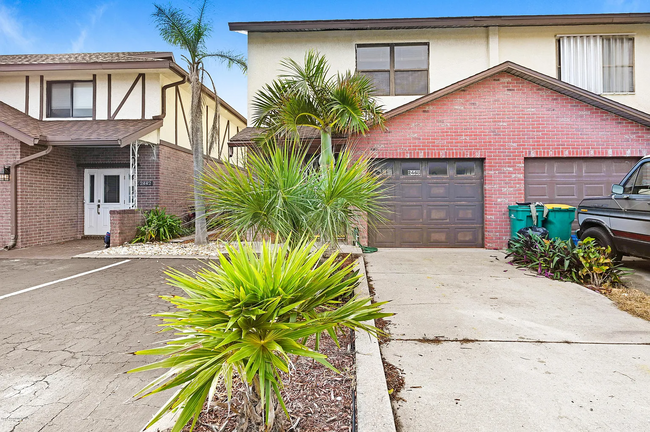 2448 Carriage Ct in Indialantic, FL - Foto de edificio - Building Photo