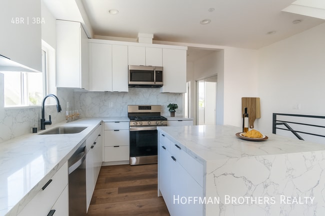 4507 1/4 W 18th St in Los Angeles, CA - Foto de edificio - Building Photo