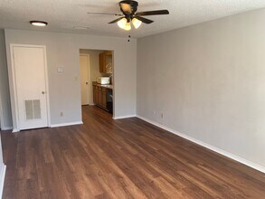 Trinity Oaks in Kirby, TX - Foto de edificio - Interior Photo