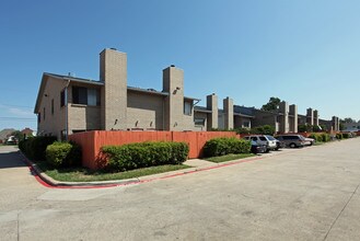 Buckingham Townhomes in Dallas, TX - Foto de edificio - Building Photo