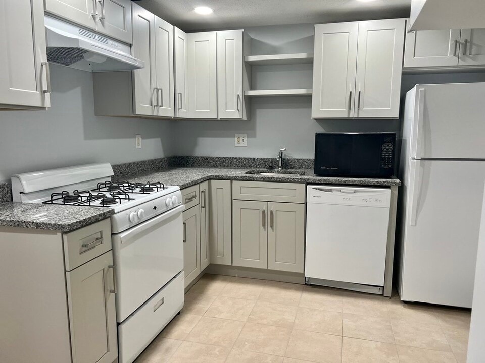 709 Hammond St-Unit -1 in Brookline, MA - Building Photo